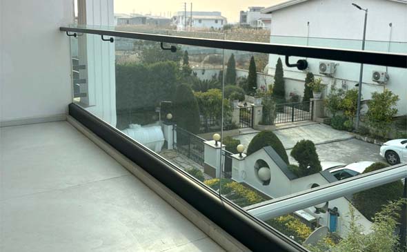 نرده بالکن شیشه ای